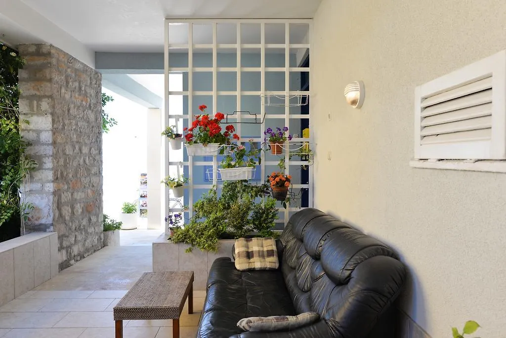 Punta Preko Apartments