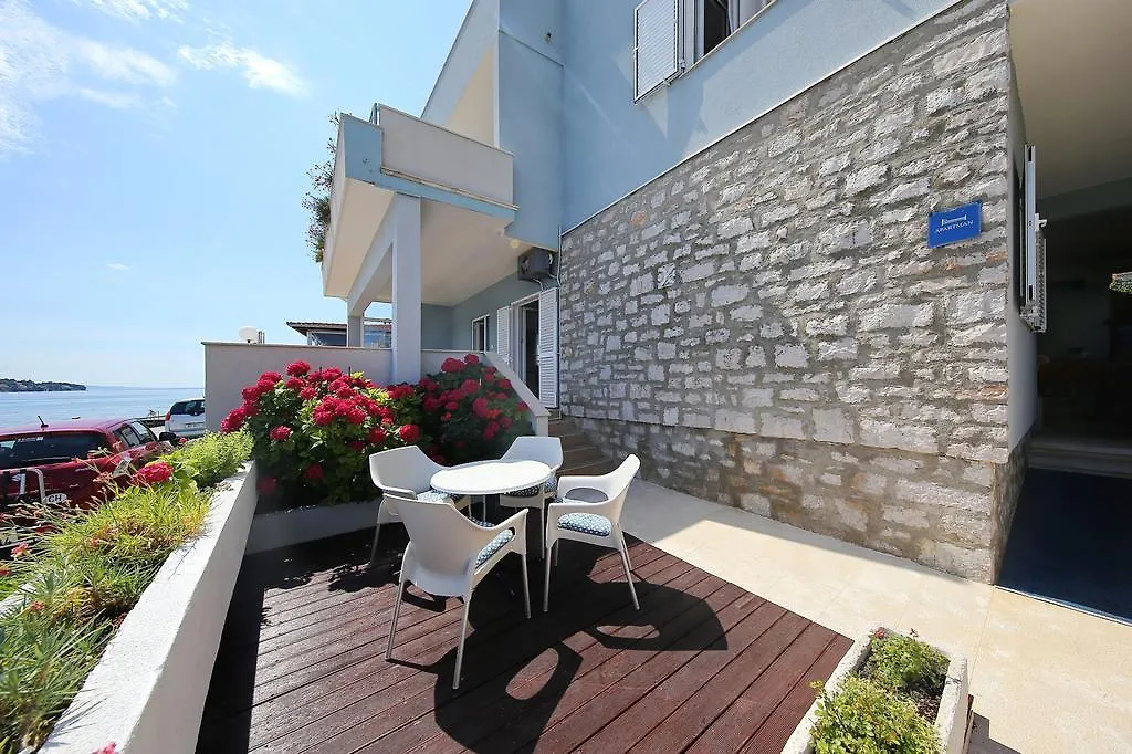 Punta Preko Apartments